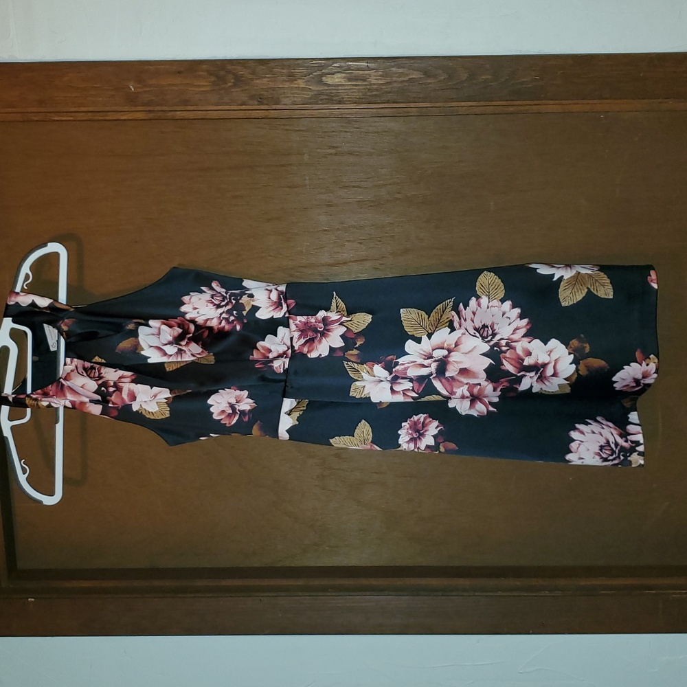Dress Barn High Neck Knee Length Dress has no belt